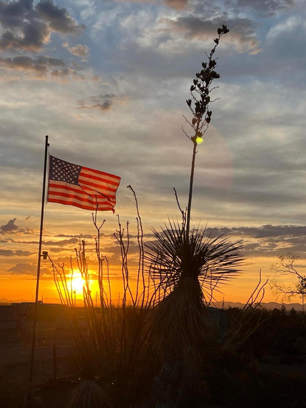 Hole In The Wall Getaway - Usa Mexico Border Bed And Breakfast Columbus Exteriör bild