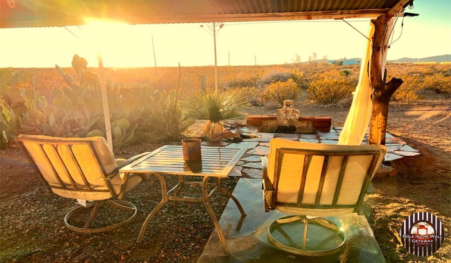 Hole In The Wall Getaway - Usa Mexico Border Bed And Breakfast Columbus Exteriör bild