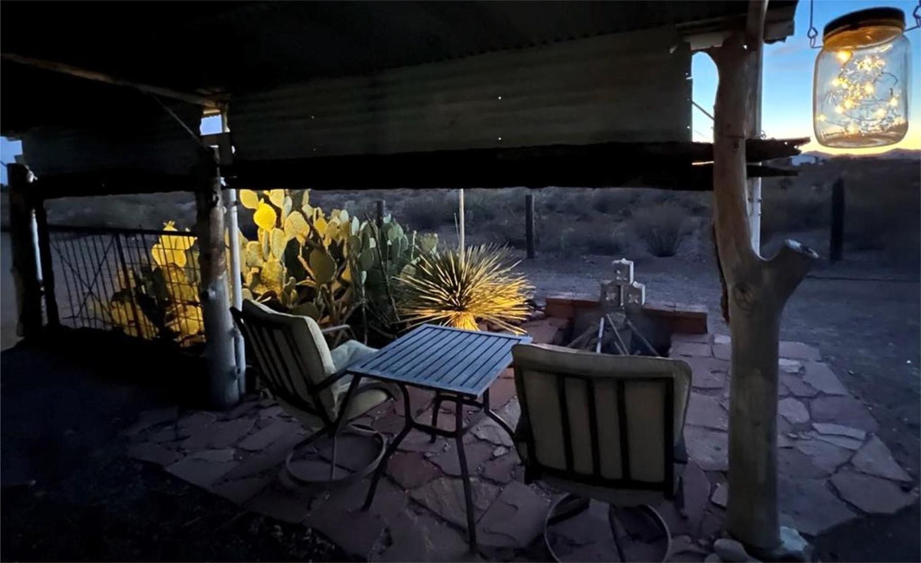 Hole In The Wall Getaway - Usa Mexico Border Bed And Breakfast Columbus Exteriör bild